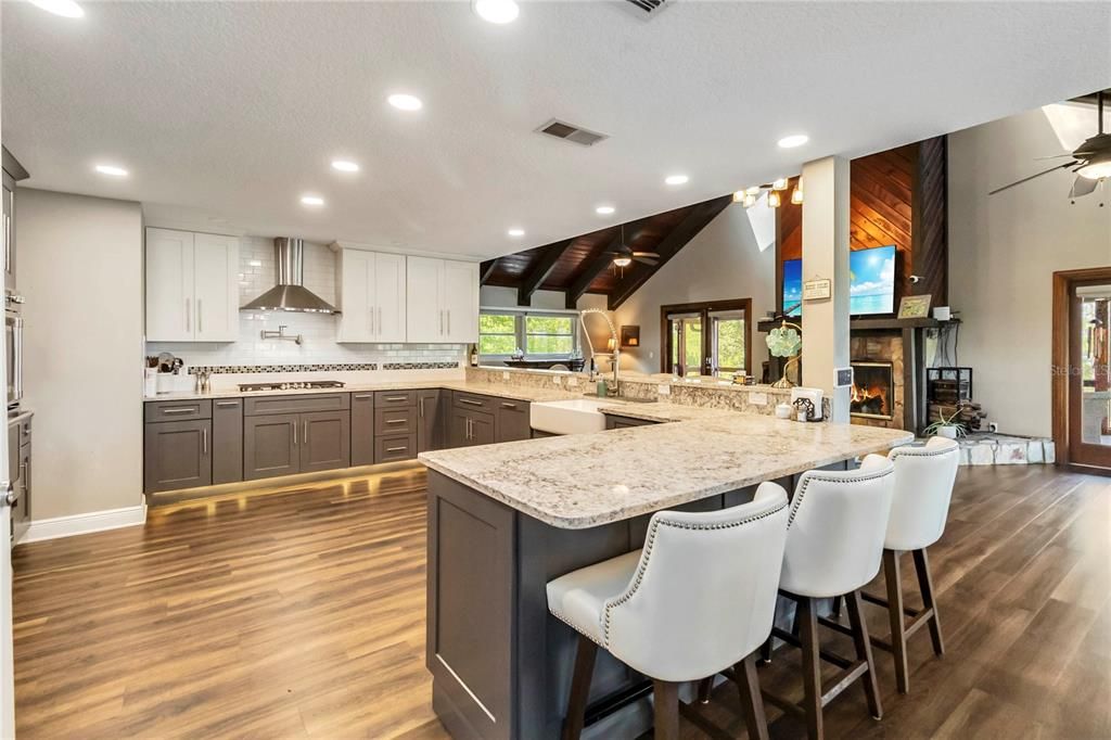 En Venta: $895,000 (5 camas, 3 baños, 3180 Pies cuadrados)