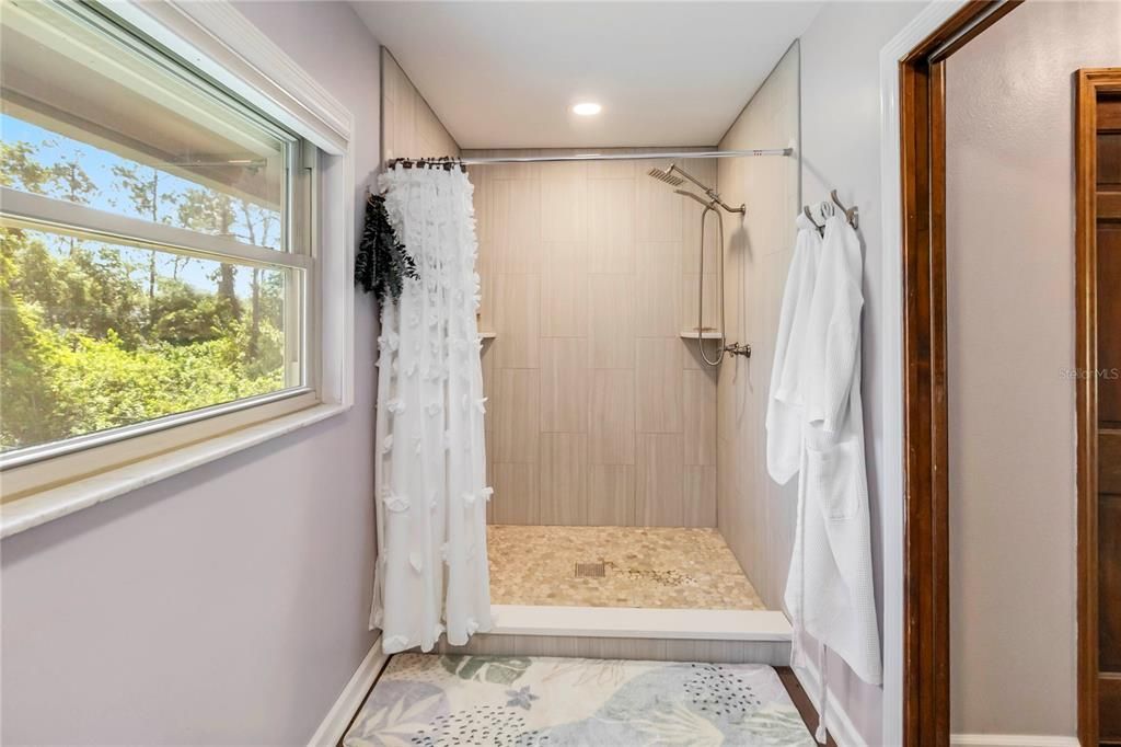 En Venta: $895,000 (5 camas, 3 baños, 3180 Pies cuadrados)