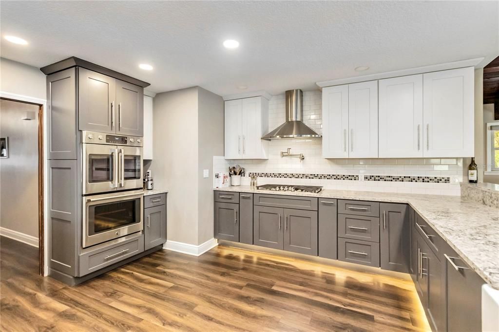 En Venta: $895,000 (5 camas, 3 baños, 3180 Pies cuadrados)