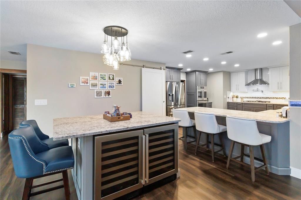 En Venta: $895,000 (5 camas, 3 baños, 3180 Pies cuadrados)