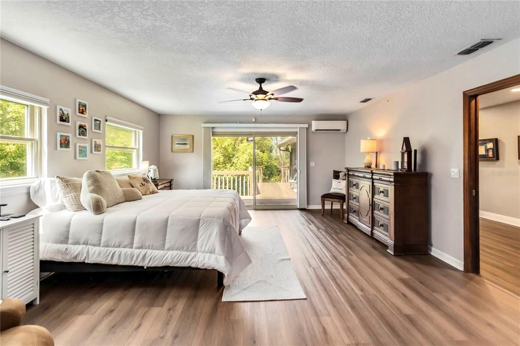 En Venta: $895,000 (5 camas, 3 baños, 3180 Pies cuadrados)