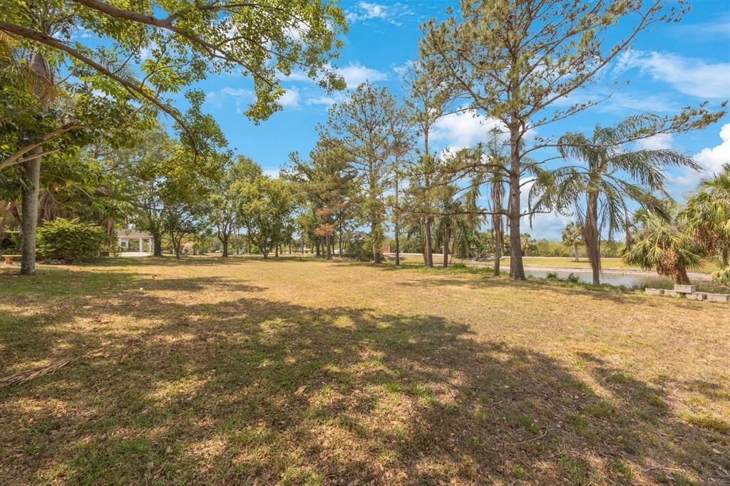 待售: $209,900 (0.75 acres)