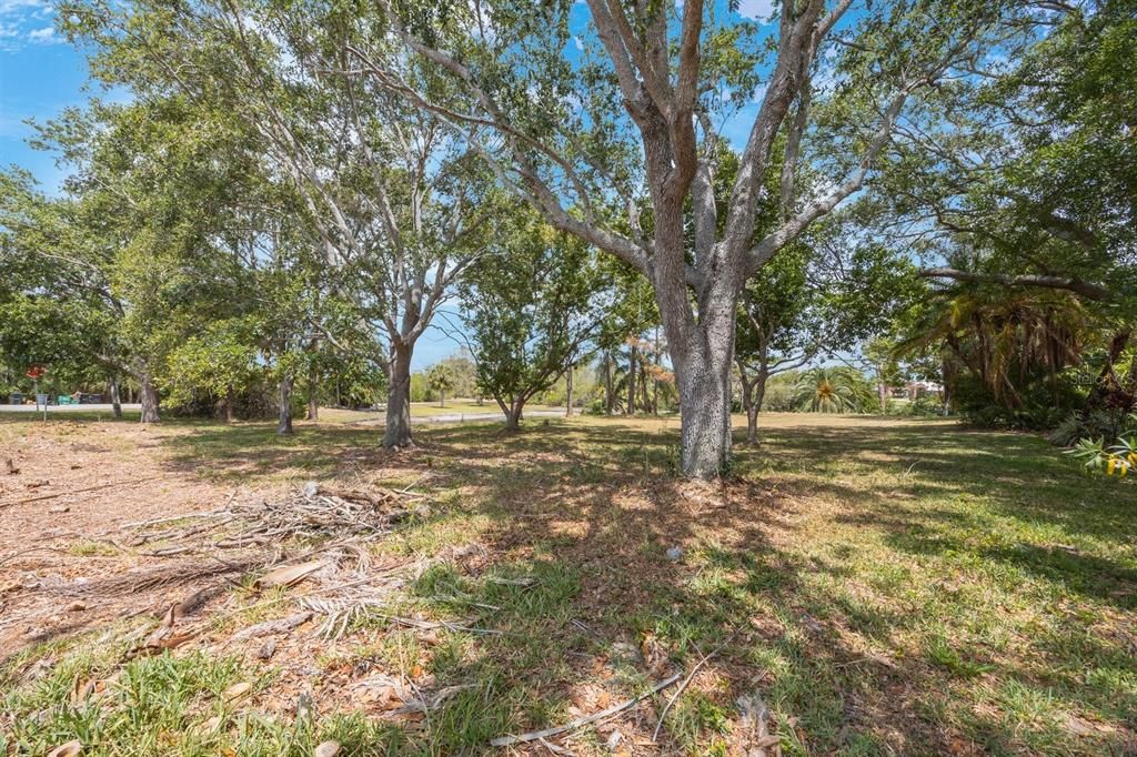 待售: $209,900 (0.75 acres)