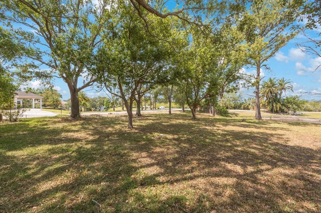 待售: $209,900 (0.75 acres)