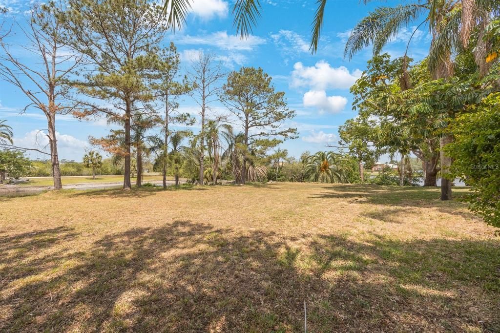 待售: $209,900 (0.75 acres)