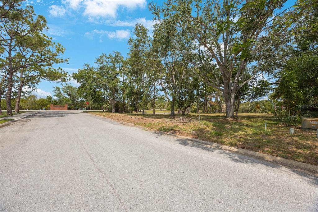 待售: $209,900 (0.75 acres)