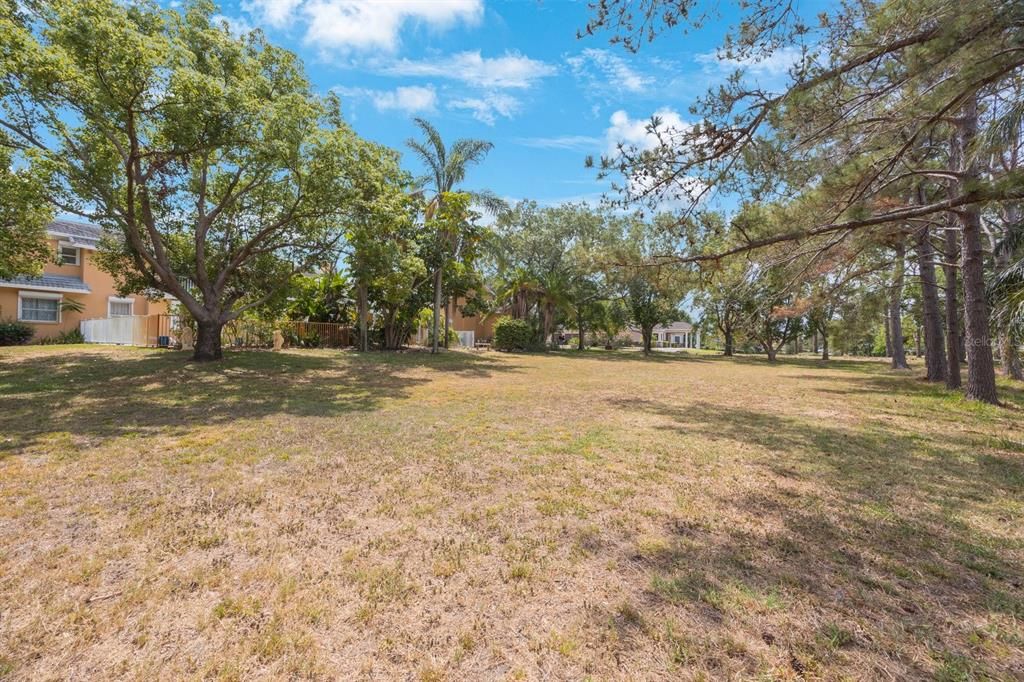 待售: $209,900 (0.75 acres)