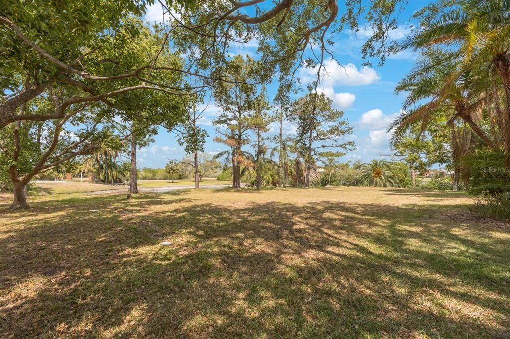 待售: $209,900 (0.75 acres)