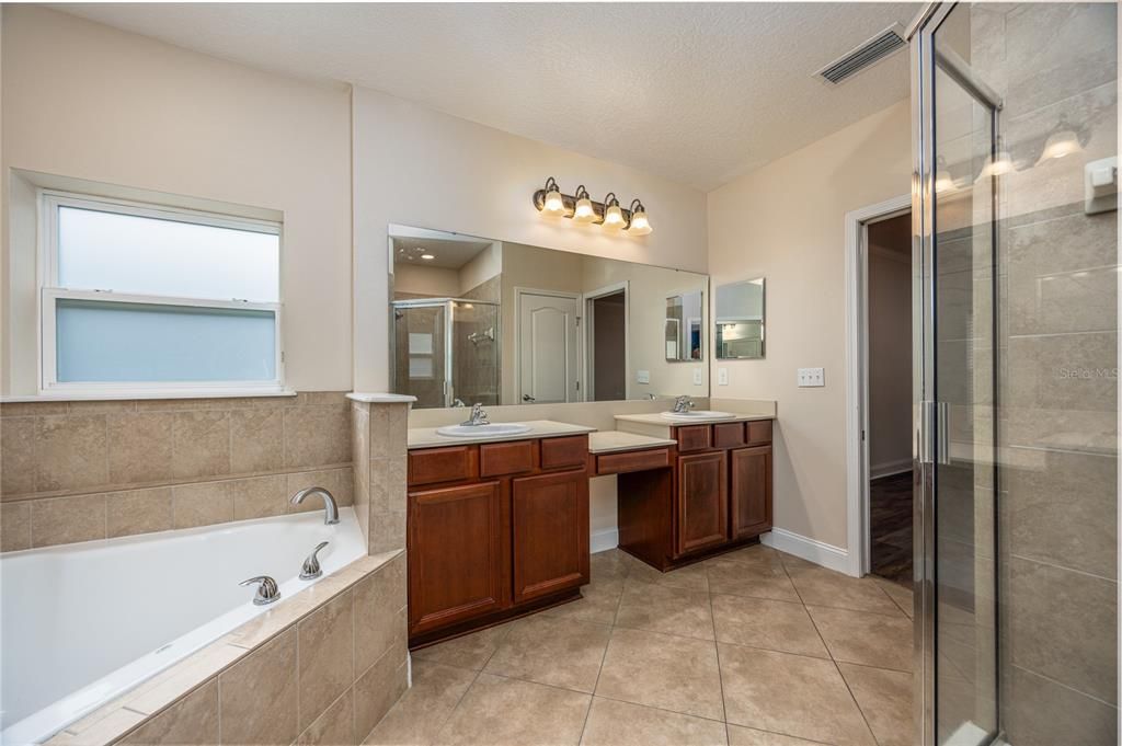 На продажу: $450,000 (4 спален, 3 ванн, 2712 Квадратных фут)