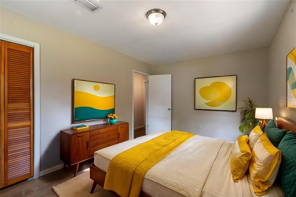 Active With Contract: $230,000 (3 beds, 1 baths, 1053 Square Feet)