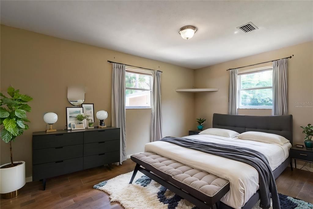 Active With Contract: $230,000 (3 beds, 1 baths, 1053 Square Feet)