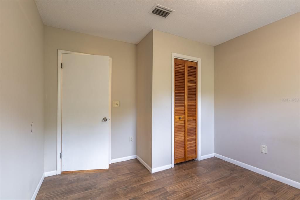 Active With Contract: $230,000 (3 beds, 1 baths, 1053 Square Feet)