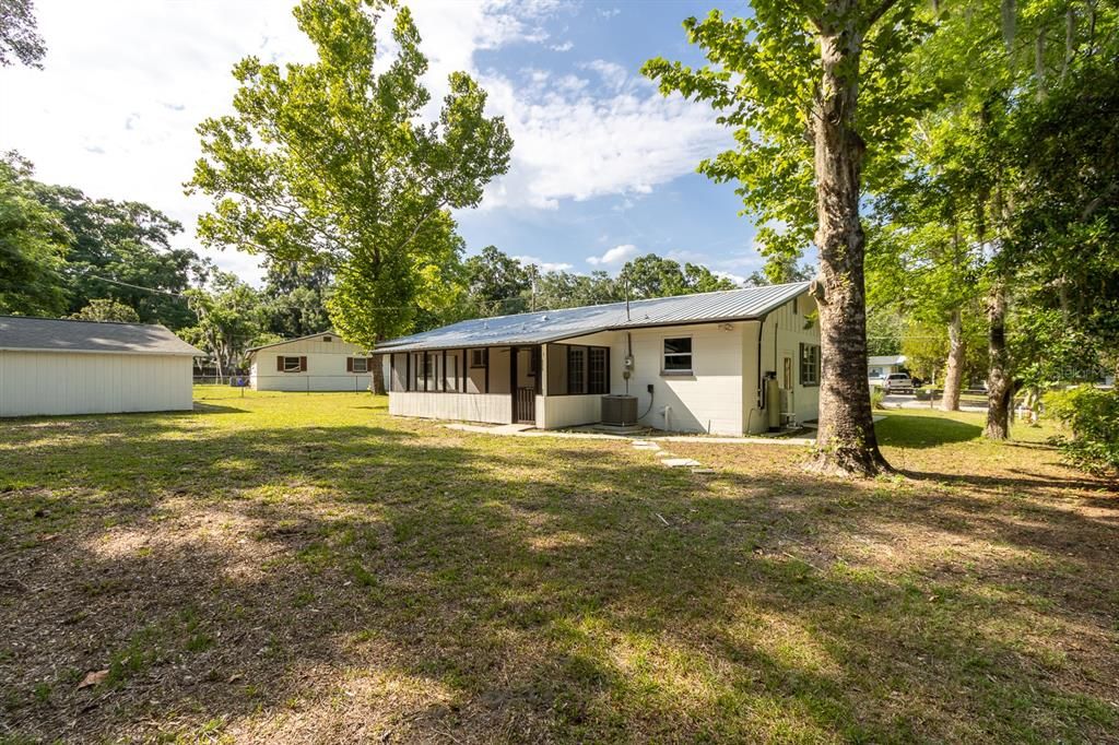 Active With Contract: $230,000 (3 beds, 1 baths, 1053 Square Feet)