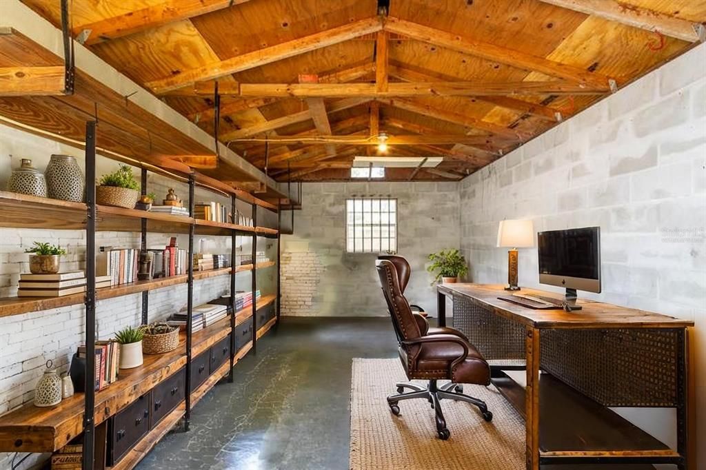 Active With Contract: $230,000 (3 beds, 1 baths, 1053 Square Feet)