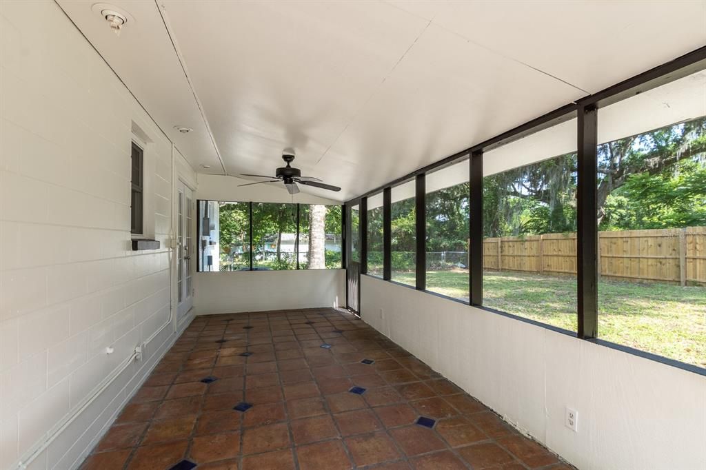 Active With Contract: $230,000 (3 beds, 1 baths, 1053 Square Feet)