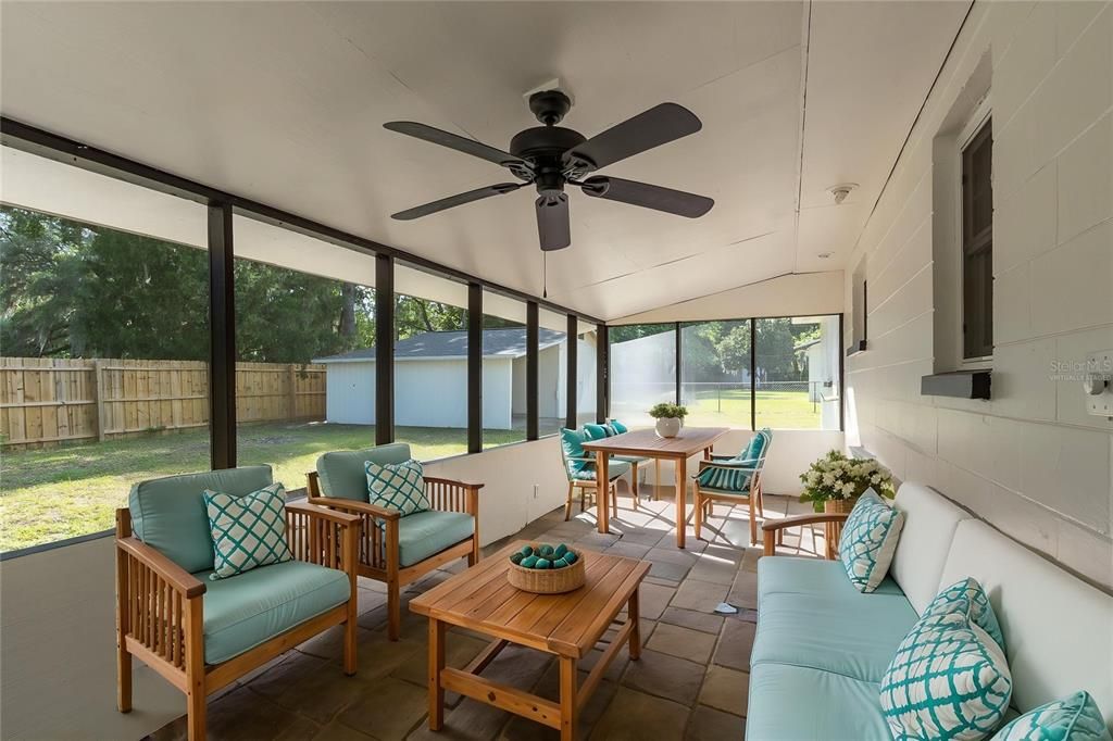 Active With Contract: $230,000 (3 beds, 1 baths, 1053 Square Feet)