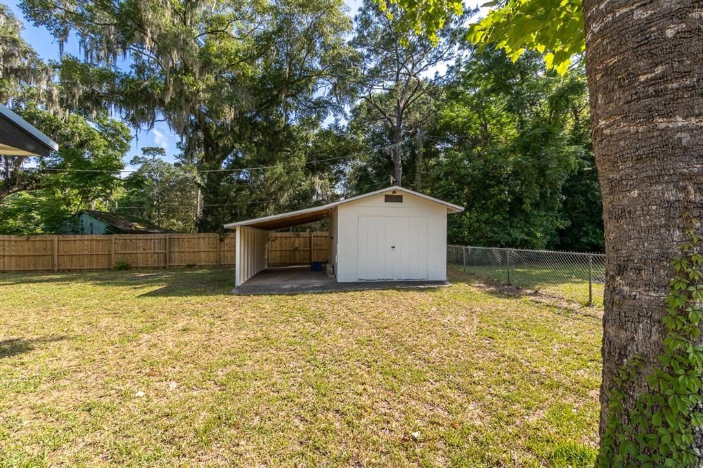 Active With Contract: $230,000 (3 beds, 1 baths, 1053 Square Feet)