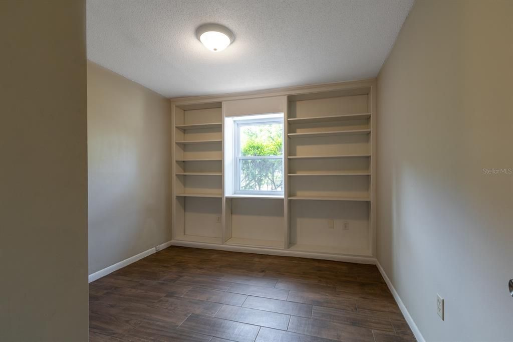 Active With Contract: $230,000 (3 beds, 1 baths, 1053 Square Feet)