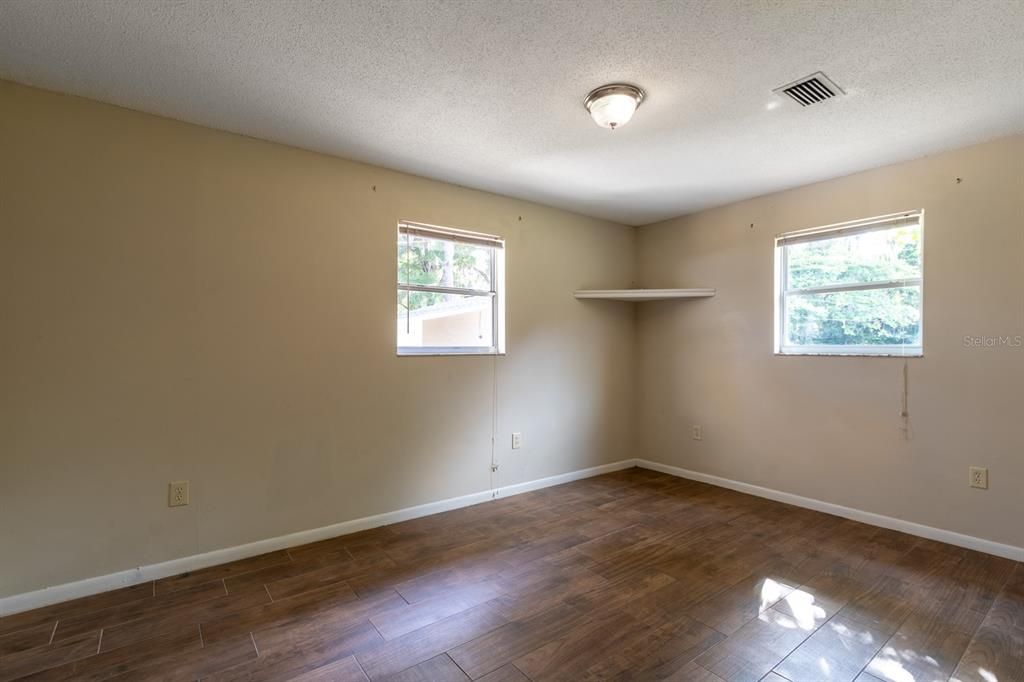 Active With Contract: $230,000 (3 beds, 1 baths, 1053 Square Feet)