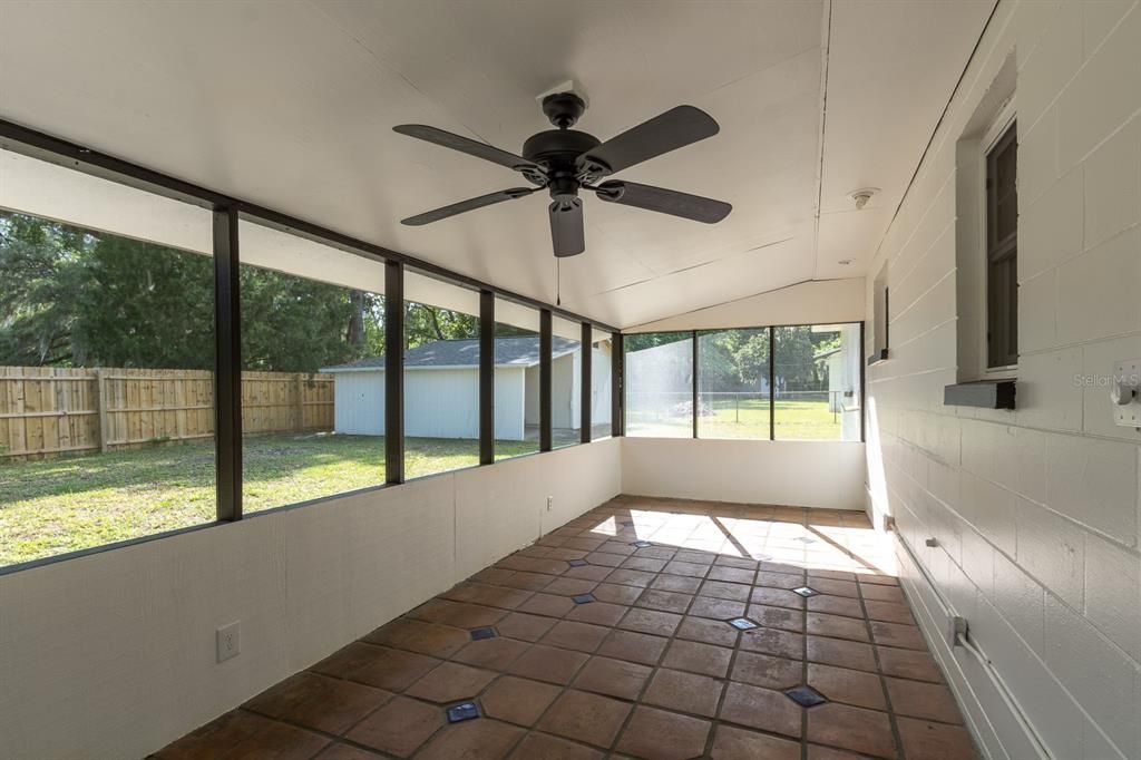 Active With Contract: $230,000 (3 beds, 1 baths, 1053 Square Feet)