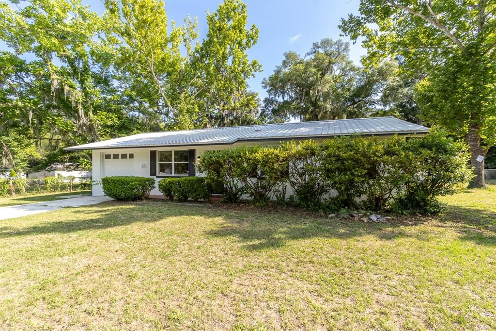 Active With Contract: $230,000 (3 beds, 1 baths, 1053 Square Feet)