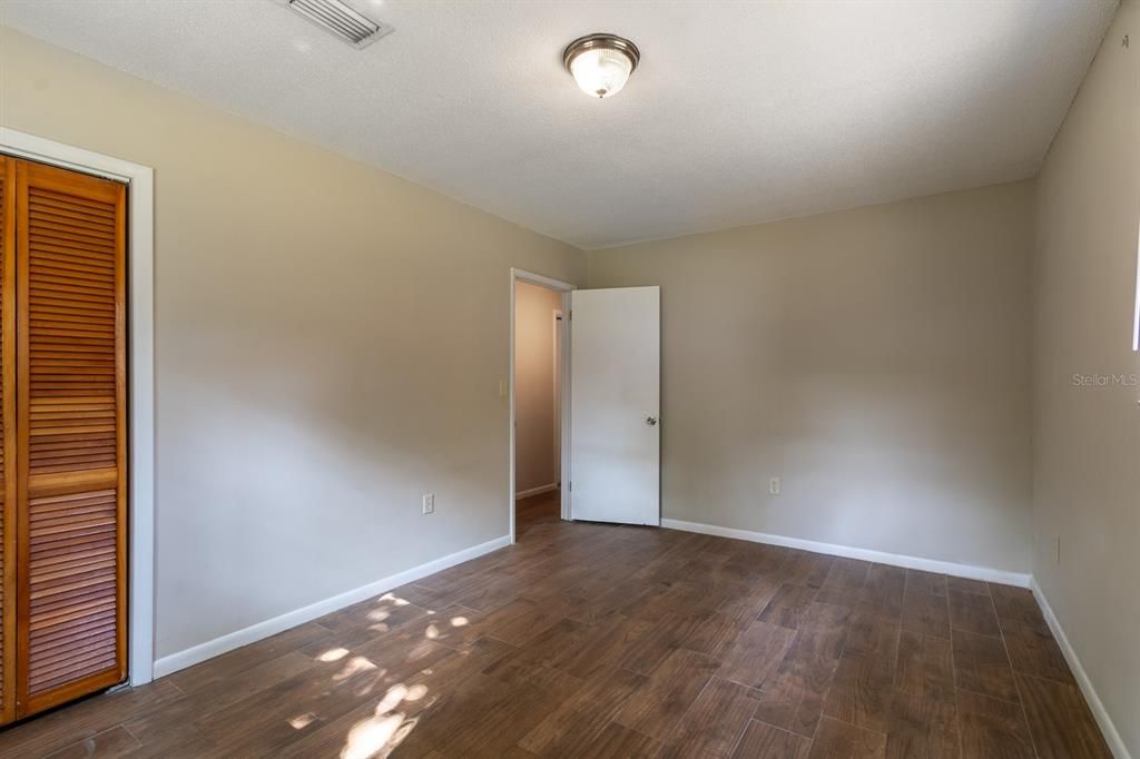 Active With Contract: $230,000 (3 beds, 1 baths, 1053 Square Feet)