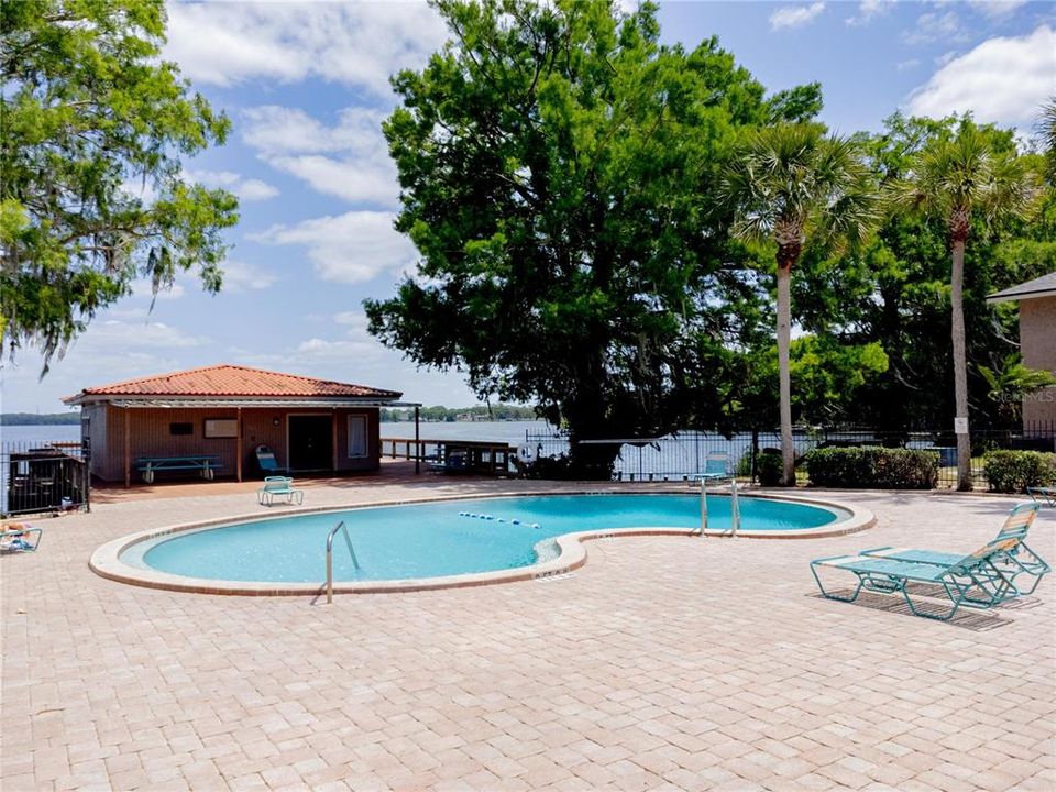 На продажу: $173,700 (2 спален, 2 ванн, 1040 Квадратных фут)