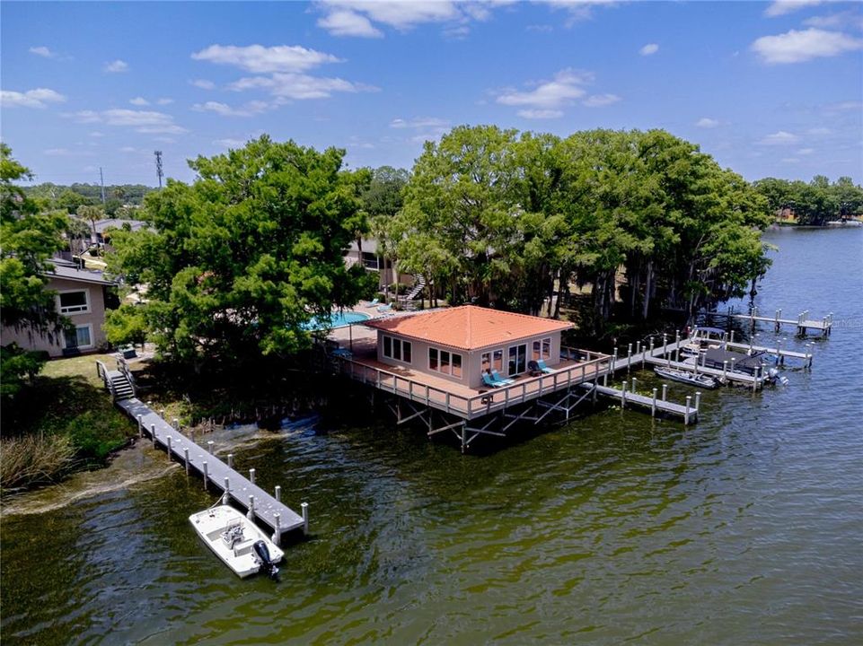 На продажу: $173,700 (2 спален, 2 ванн, 1040 Квадратных фут)