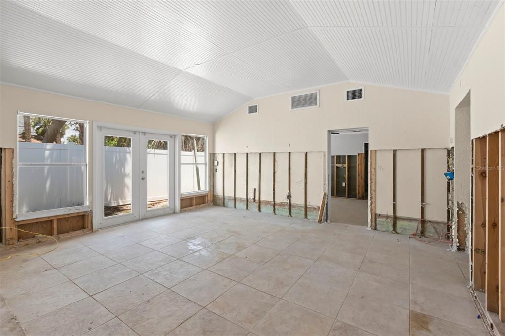 Active With Contract: $999,000 (3 beds, 3 baths, 1883 Square Feet)