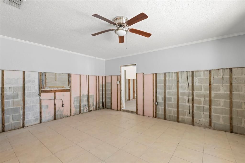 Active With Contract: $999,000 (3 beds, 3 baths, 1883 Square Feet)