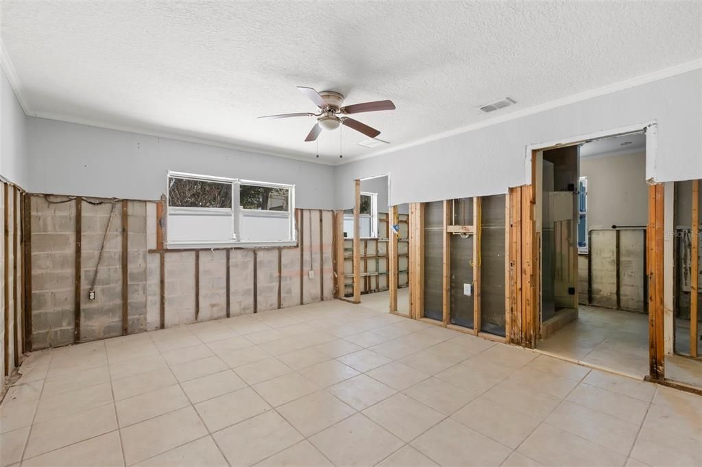 Active With Contract: $999,000 (3 beds, 3 baths, 1883 Square Feet)