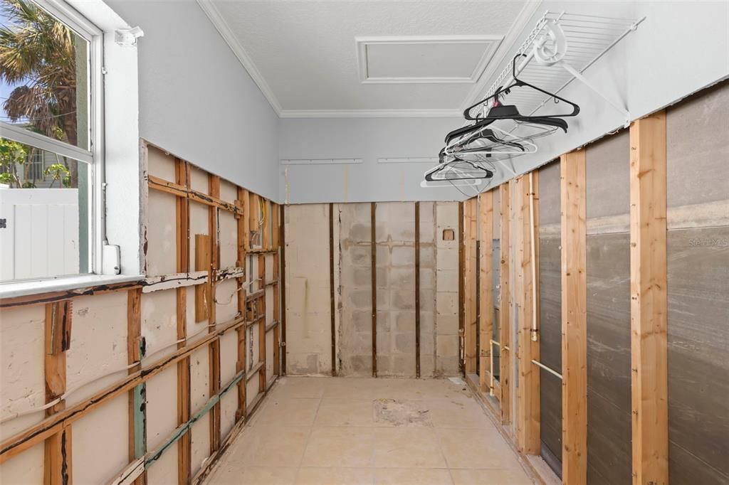 Active With Contract: $999,000 (3 beds, 3 baths, 1883 Square Feet)