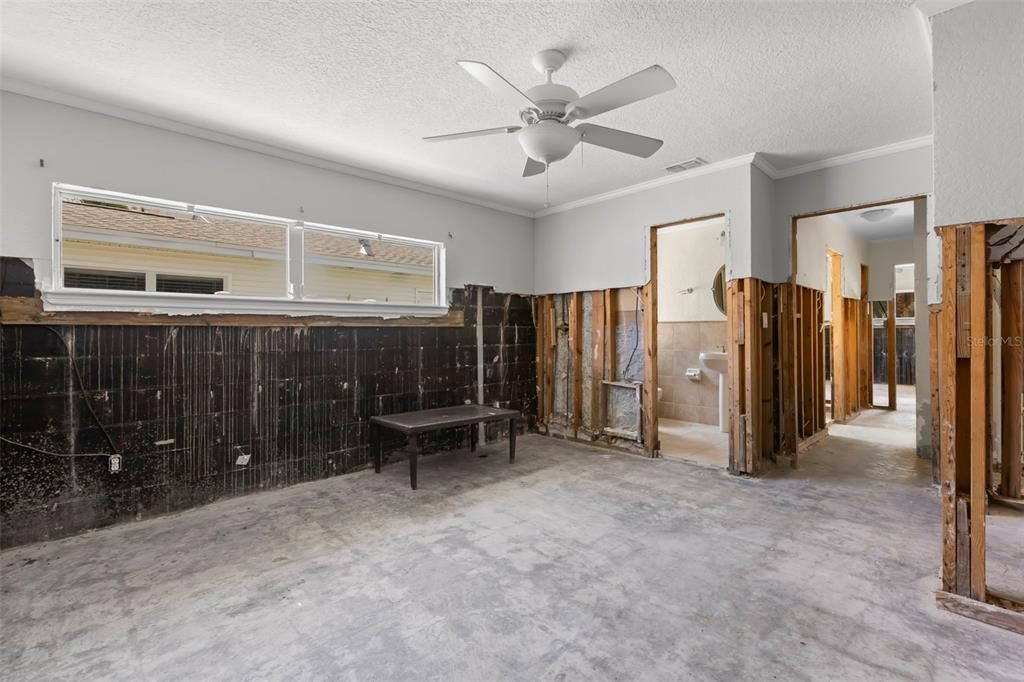 Active With Contract: $999,000 (3 beds, 3 baths, 1883 Square Feet)