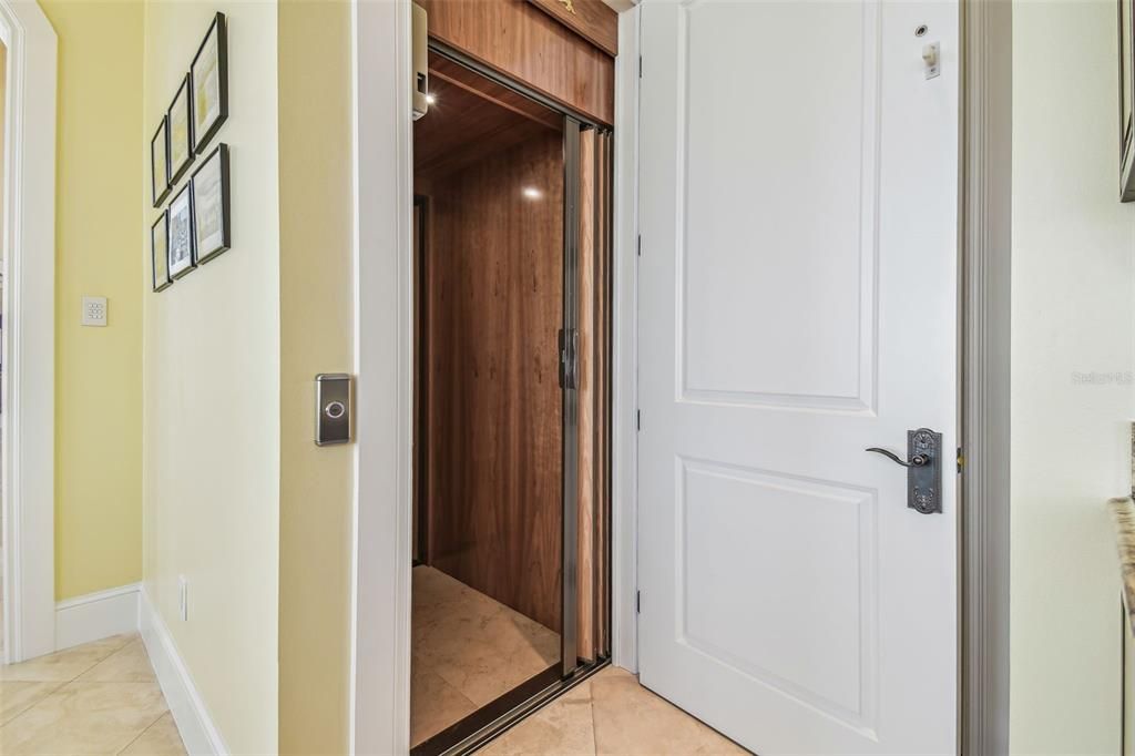 En Venta: $6,968,900 (5 camas, 5 baños, 7092 Pies cuadrados)