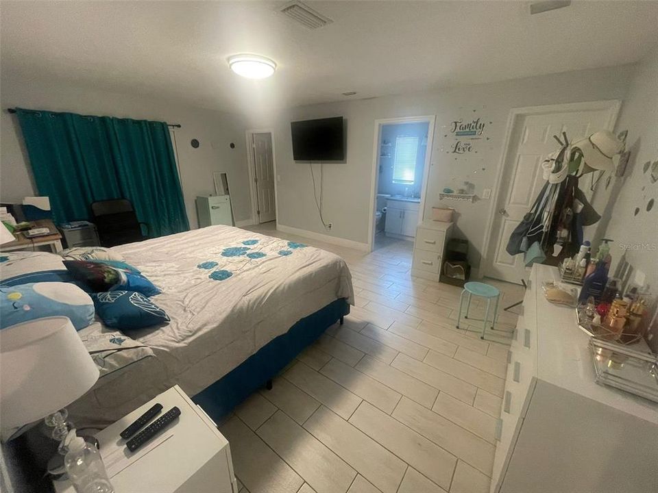 合同活跃: $354,900 (3 贝兹, 2 浴室, 1550 平方英尺)