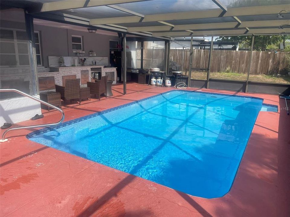 合同活跃: $354,900 (3 贝兹, 2 浴室, 1550 平方英尺)