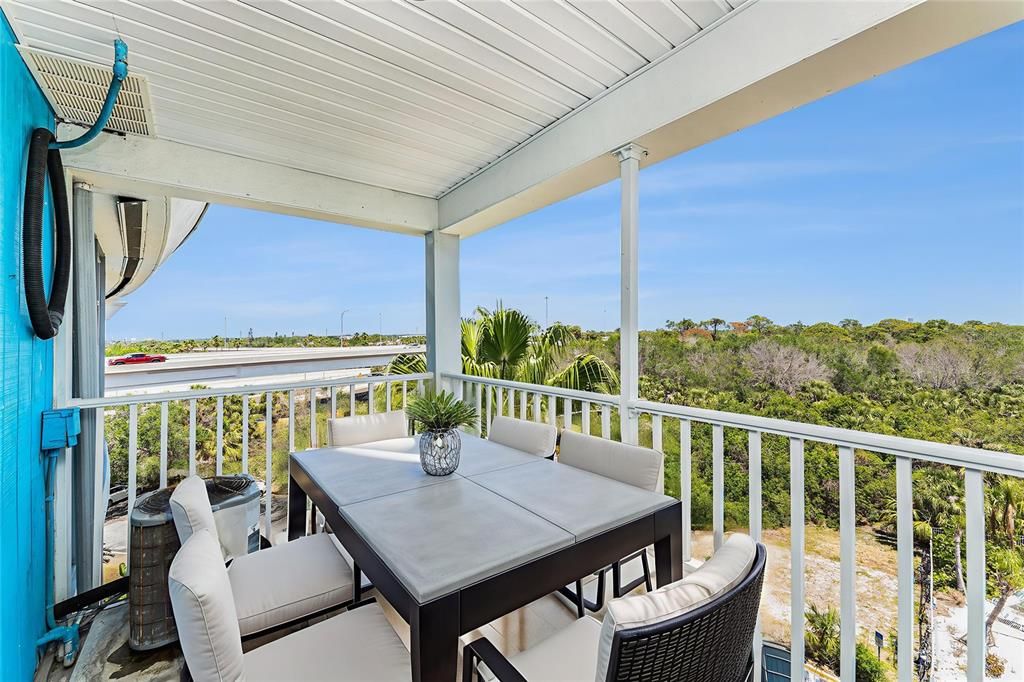 For Sale: $100,000 (1 beds, 1 baths, 708 Square Feet)