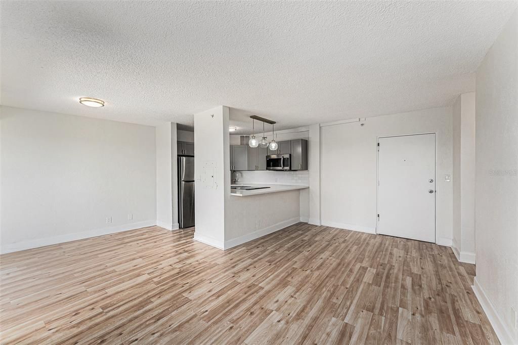 For Sale: $100,000 (1 beds, 1 baths, 708 Square Feet)