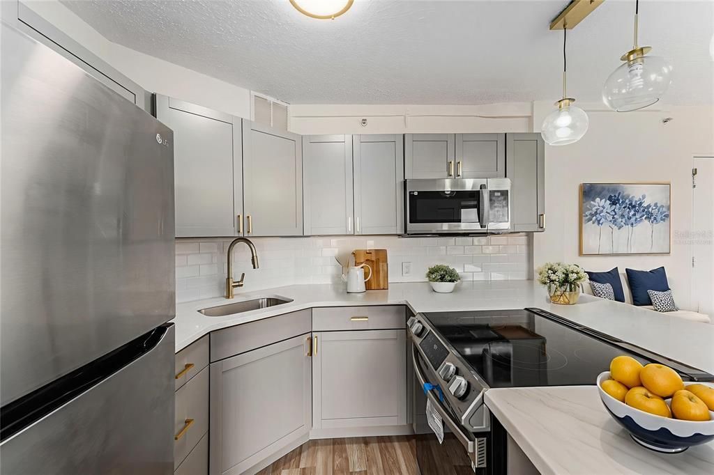 For Sale: $100,000 (1 beds, 1 baths, 708 Square Feet)