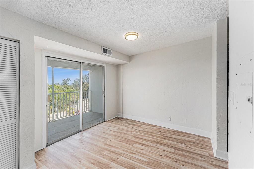 For Sale: $100,000 (1 beds, 1 baths, 708 Square Feet)