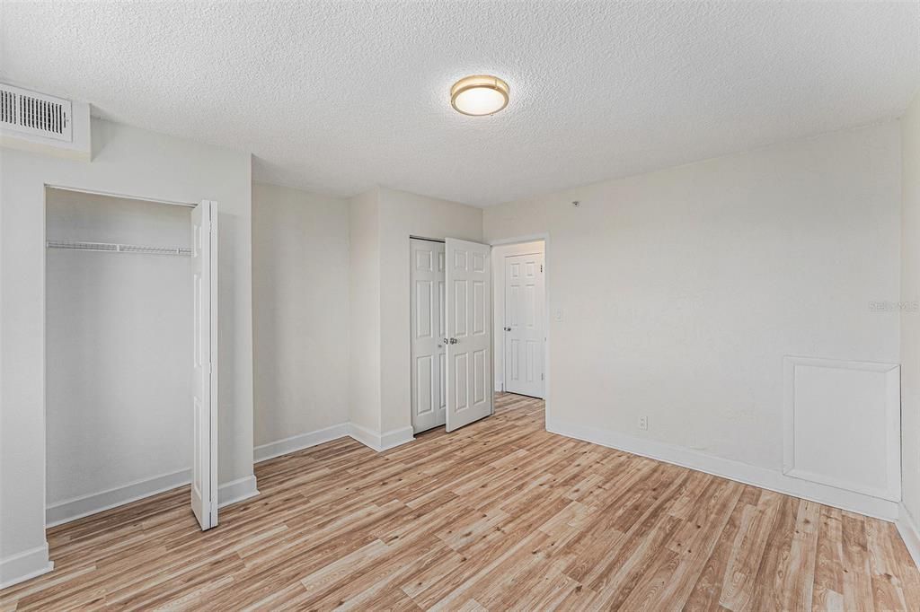 For Sale: $100,000 (1 beds, 1 baths, 708 Square Feet)