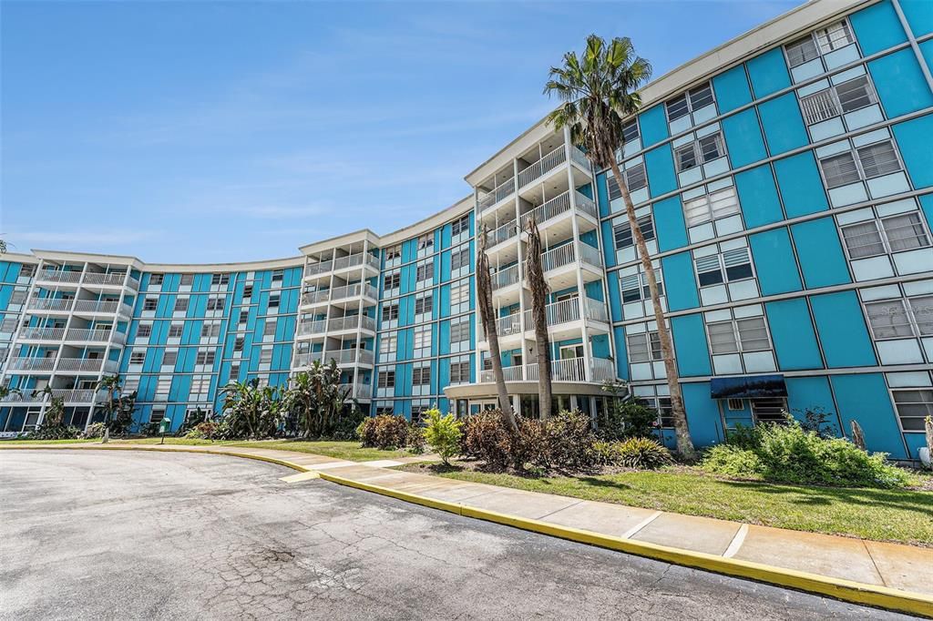 For Sale: $100,000 (1 beds, 1 baths, 708 Square Feet)