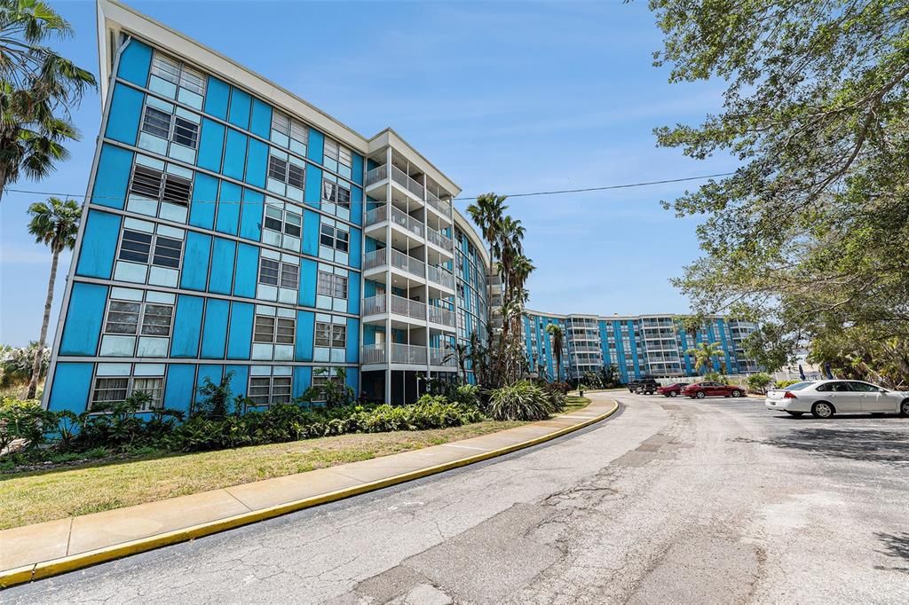 For Sale: $100,000 (1 beds, 1 baths, 708 Square Feet)