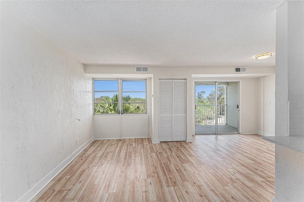 For Sale: $100,000 (1 beds, 1 baths, 708 Square Feet)