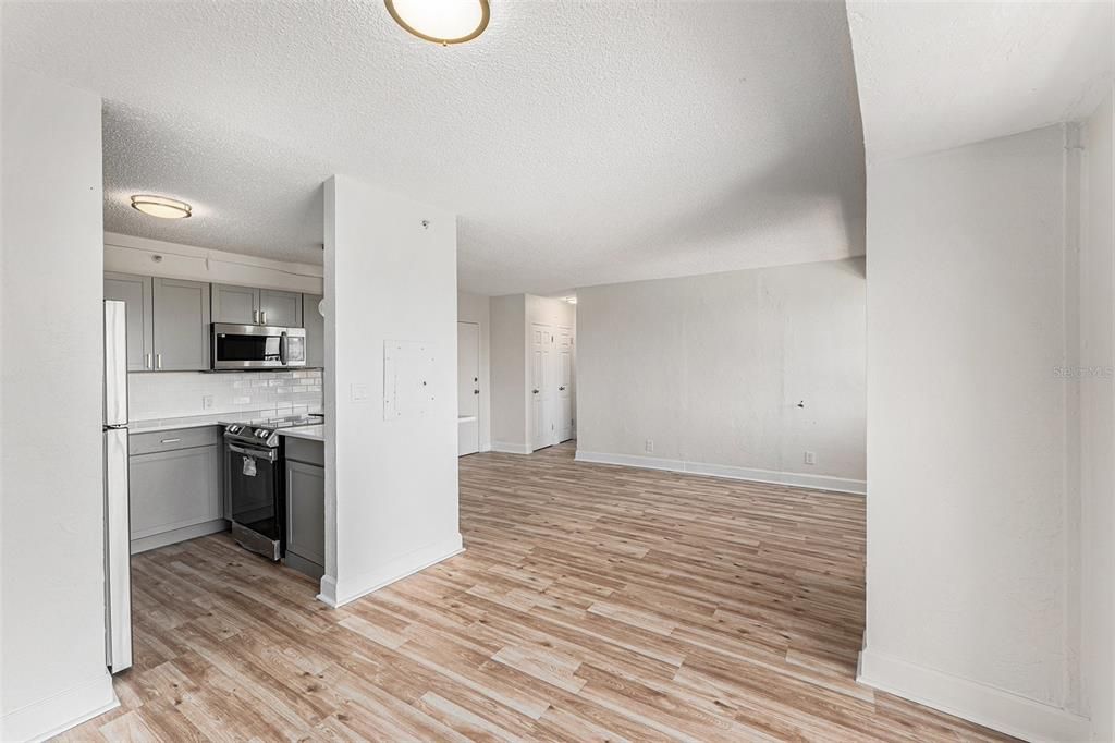 For Sale: $100,000 (1 beds, 1 baths, 708 Square Feet)