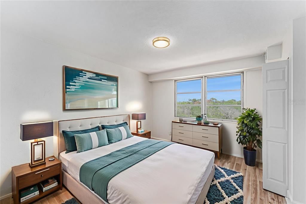 For Sale: $100,000 (1 beds, 1 baths, 708 Square Feet)