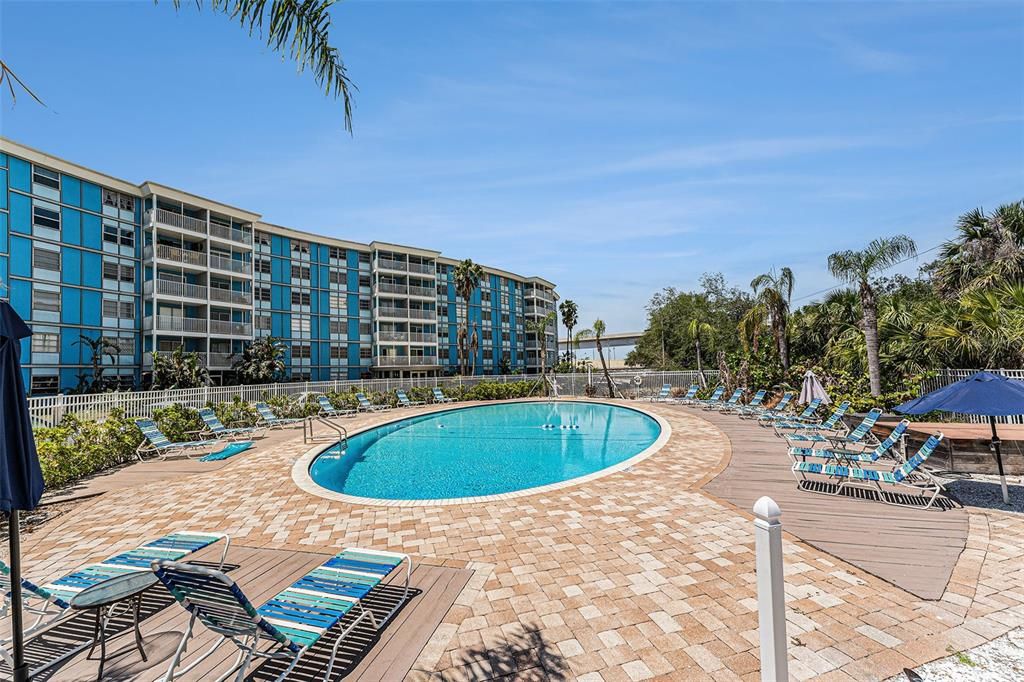 For Sale: $100,000 (1 beds, 1 baths, 708 Square Feet)