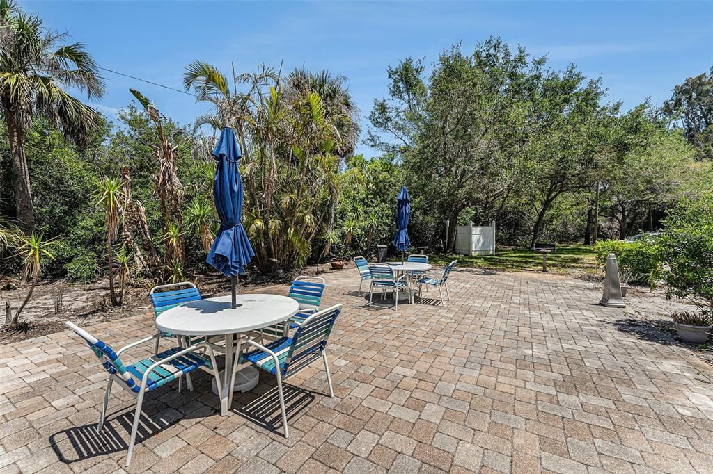 For Sale: $100,000 (1 beds, 1 baths, 708 Square Feet)