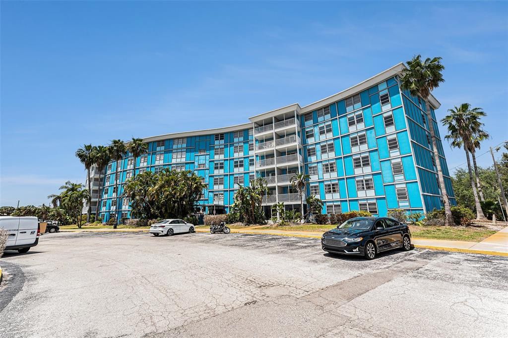 For Sale: $100,000 (1 beds, 1 baths, 708 Square Feet)