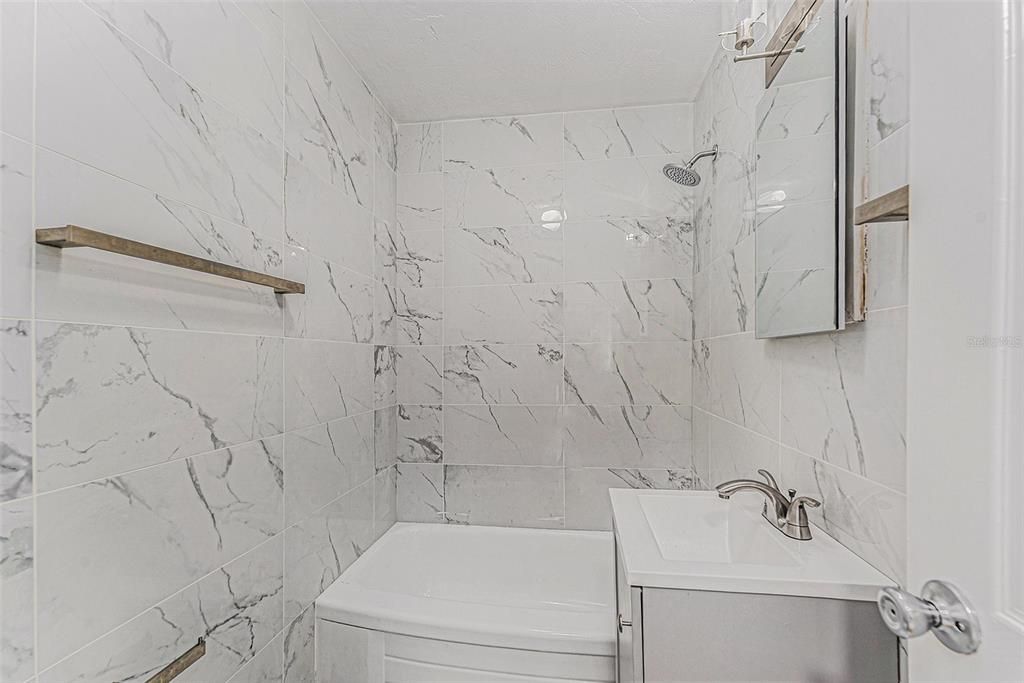 For Sale: $100,000 (1 beds, 1 baths, 708 Square Feet)